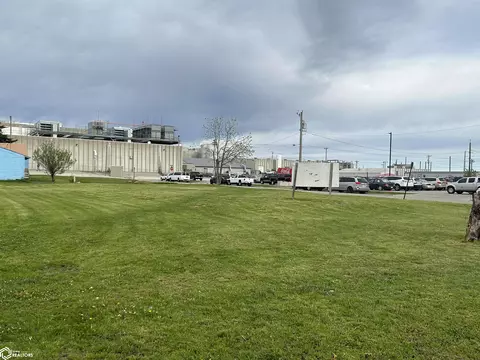 320 N 11th Ave, Marshalltown, IA 50158