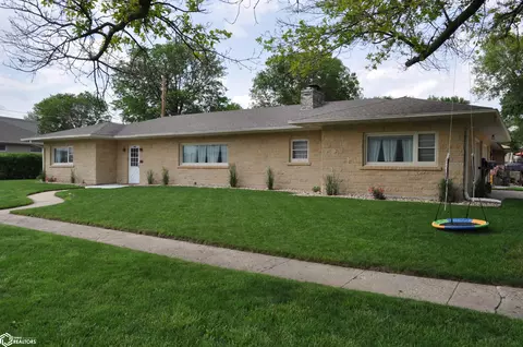 906 W 15th St, Carroll, IA 51401