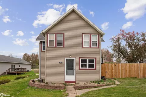 607 4th St SW, State Center, IA 50247
