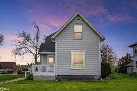 402 W Main St, Marshalltown, IA 50158