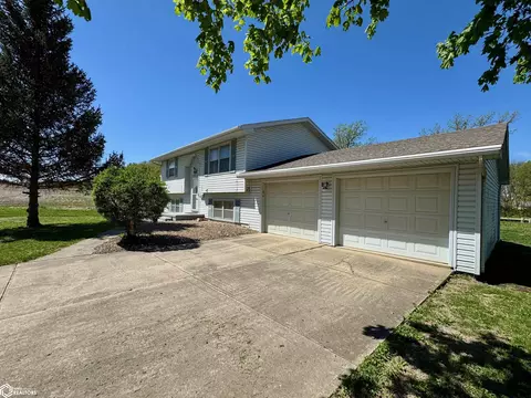 1102 Cherry Hills Dr, Shenandoah, IA 51601