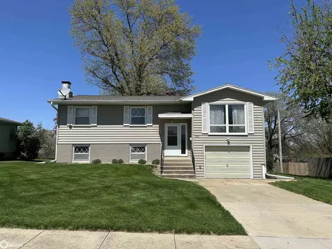 216 E Ingledue St, Marshalltown, IA 50158