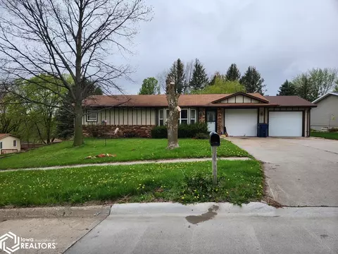 1205 Settlers Ln, Denison, IA 51442