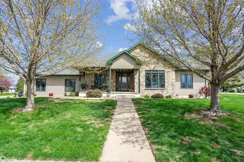 1102 Benjamin Dr, Marshalltown, IA 50158