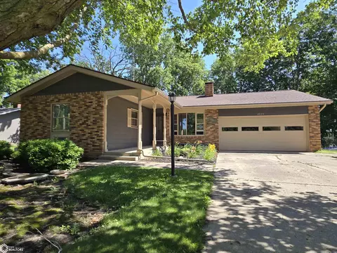 2020 Edgewood Dr, Webster City, IA 50595