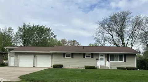 325 S 6th St, Wapello, IA 52653