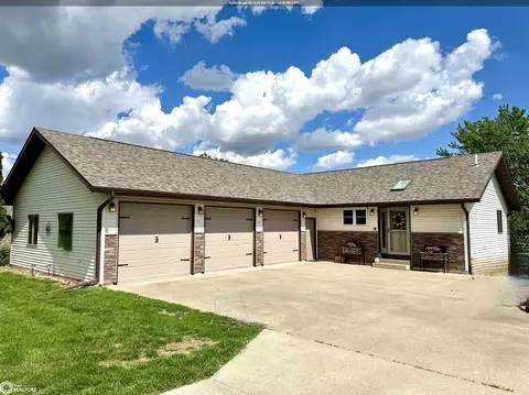 5030 N Lakeshore Dr, Brooklyn, IA 52211