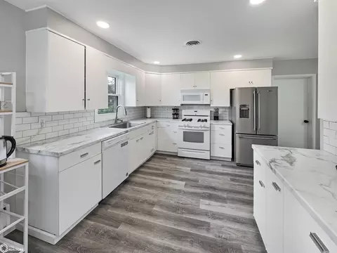 308 3rd Ave NE, Hampton, IA 50441 photo 2