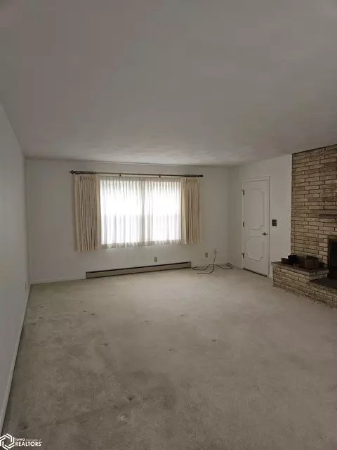 Living - 302 Hillcrest Dr, Hamilton, IL 62341 photo 1 of 3