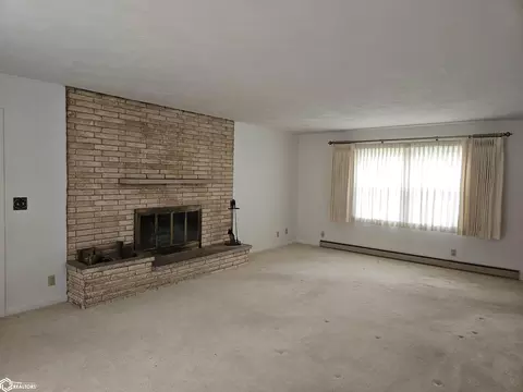 Living - 302 Hillcrest Dr, Hamilton, IL 62341 photo 2 of 3