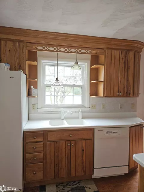 Kitchen - 302 Hillcrest Dr, Hamilton, IL 62341 photo 1 of 6