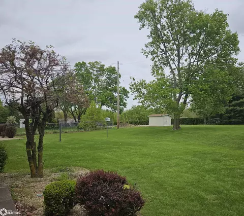 Exterior - 302 Hillcrest Dr, Hamilton, IL 62341 photo 6 of 9