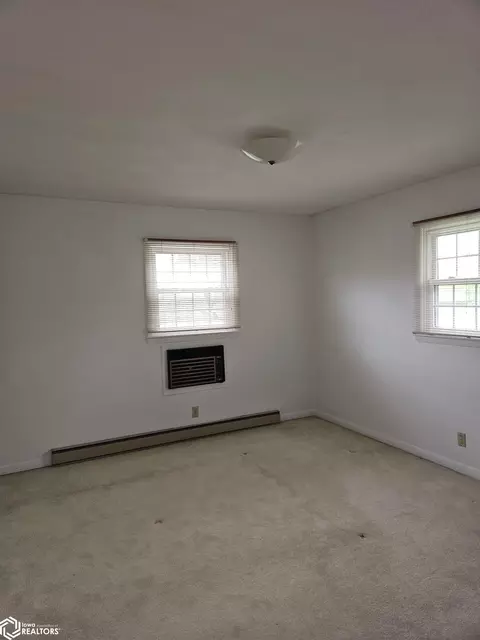 Bedroom - 302 Hillcrest Dr, Hamilton, IL 62341 photo 3 of 4