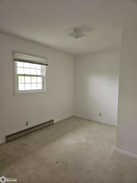 Bedroom - 302 Hillcrest Dr, Hamilton, IL 62341 photo 2 of 4