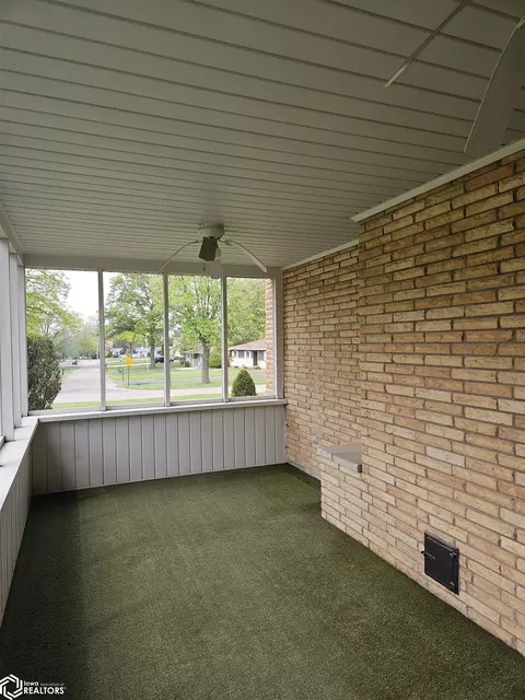 Exterior - 302 Hillcrest Dr, Hamilton, IL 62341 photo 9 of 9