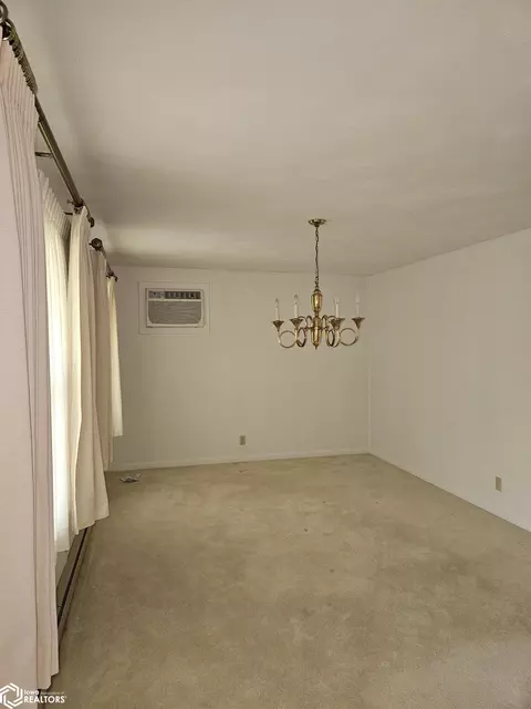 Dining - 302 Hillcrest Dr, Hamilton, IL 62341 photo 2 of 2