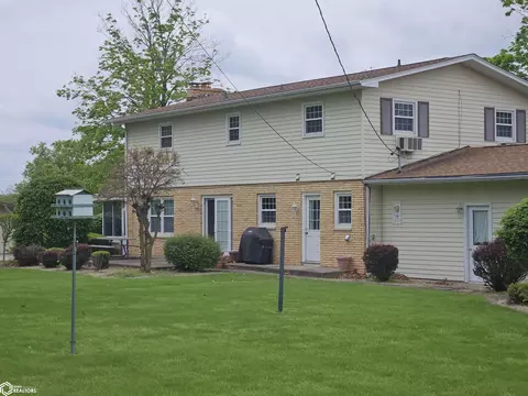 Exterior - 302 Hillcrest Dr, Hamilton, IL 62341 photo 4 of 9