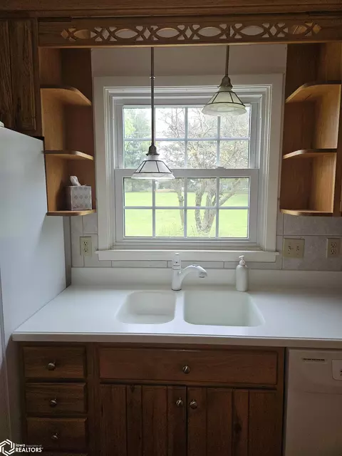 Kitchen - 302 Hillcrest Dr, Hamilton, IL 62341 photo 5 of 6