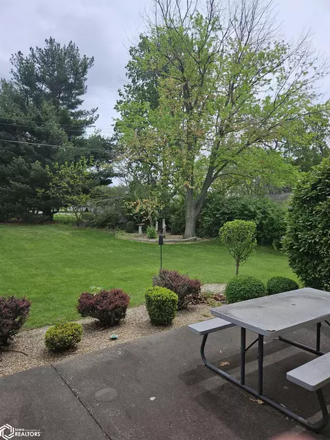 Exterior - 302 Hillcrest Dr, Hamilton, IL 62341 photo 7 of 9