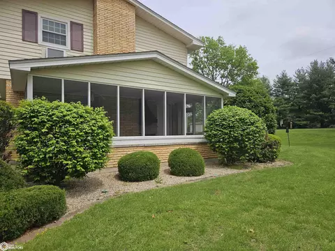 Exterior - 302 Hillcrest Dr, Hamilton, IL 62341 photo 2 of 9