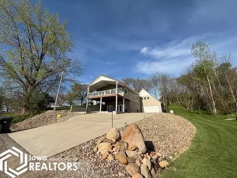 1299 Lakeshore Dr, Brooklyn, IA 52211