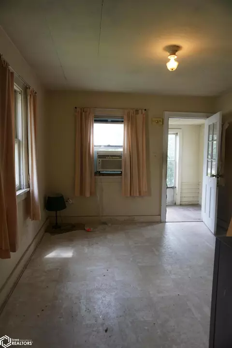 301 Washington Ave, Ames, IA 50010 photo 4