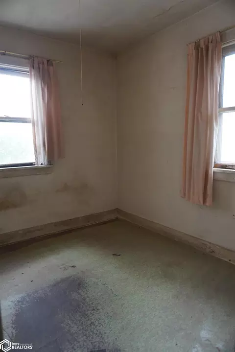 301 Washington Ave, Ames, IA 50010 photo 9