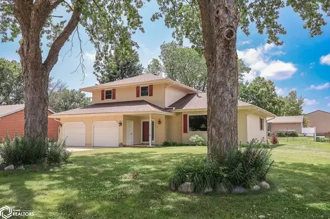 906 11th St SW, Humboldt, IA 50548