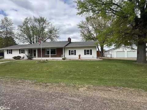 200 Royel Ct, Wapello, IA 52653