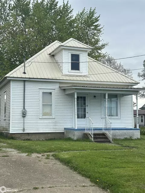 Exterior - 424 1st St, Eldon, IA 52554 photo 1 of 2