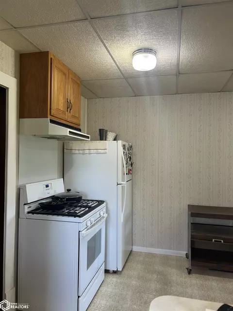 Kitchen - 424 1st St, Eldon, IA 52554 photo 1 of 3