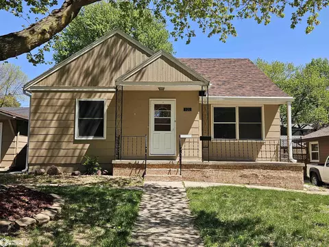 321 S Walnut St, Carroll, IA 51401