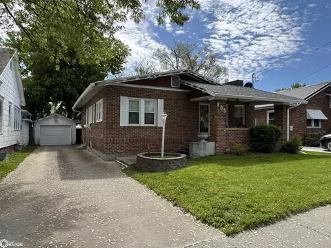 805 S 15th St, Centerville, IA 52544