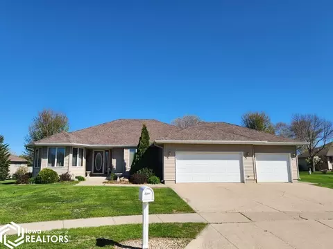 1112 Sapphire Ct, Mason City, IA 50401