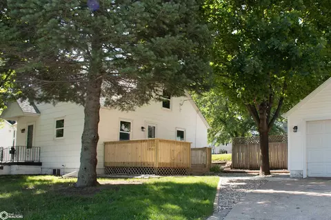 318 E 3rd St, Carroll, IA 51401
