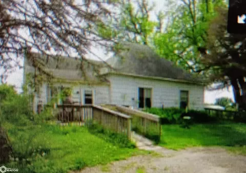 302 S High St, Delta, IA 52550