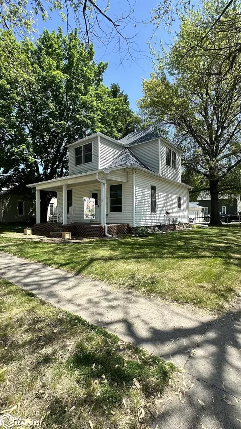 614 S 7th St, Oskaloosa, IA 52577