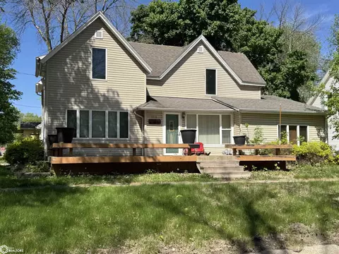113 S 9th St, Clear Lake, IA 50428
