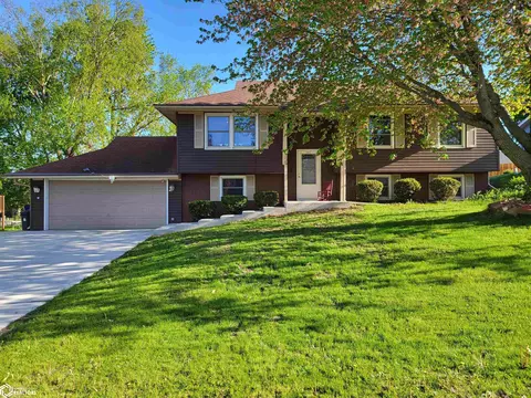 705 Newcastle Rd, Marshalltown, IA 50158