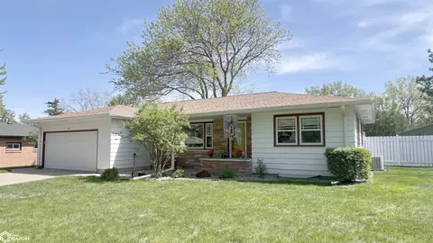 1715 Hillcrest Dr, Mason City, IA 50401