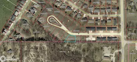 309 27th Pl S, Clear Lake, IA 50428