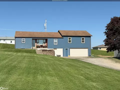 104 N 27th St, Marshalltown, IA 50158