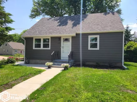 685 14th St NE, Mason City, IA 50401