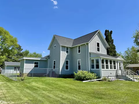 404 Broad St, Grinnell, IA 50112