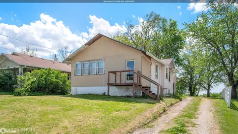 1305 N 7th St, Chariton, IA 50049