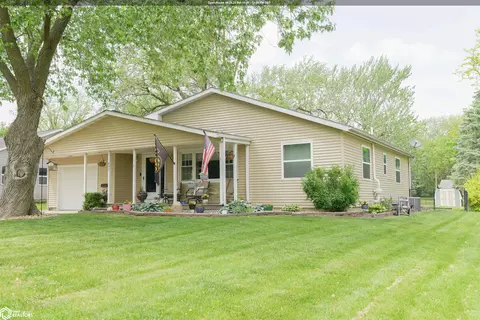 807 E Sheaffer Dr, Mount Pleasant, IA 52641