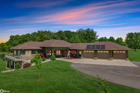 2797 Brentwood Rd, Fort Madison, IA 52627