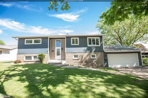 711 E Chubb St, Algona, IA 50511