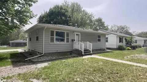 1031 10th St NE, Mason City, IA 50401
