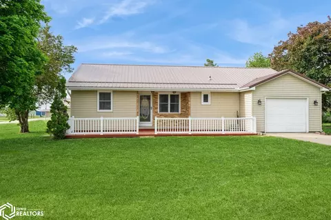 110 Sunnyside Dr, Montezuma, IA 50171